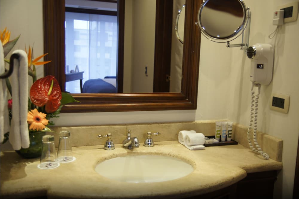Master Suite, 2 Double Beds photo 3