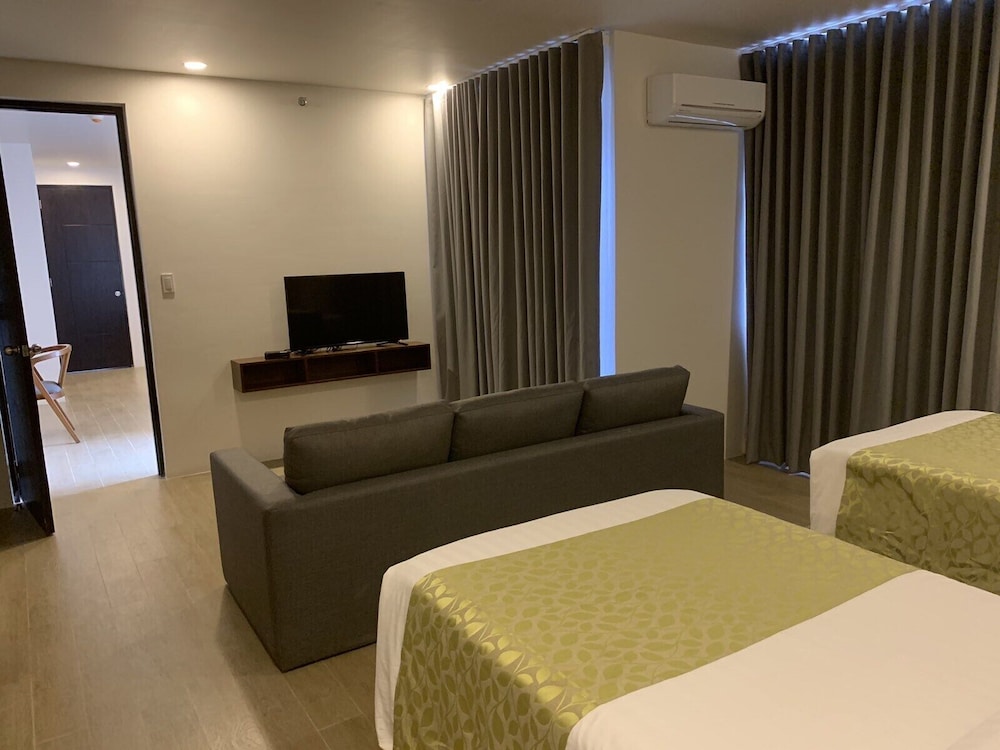 One Bedroom Family Suite photo 2