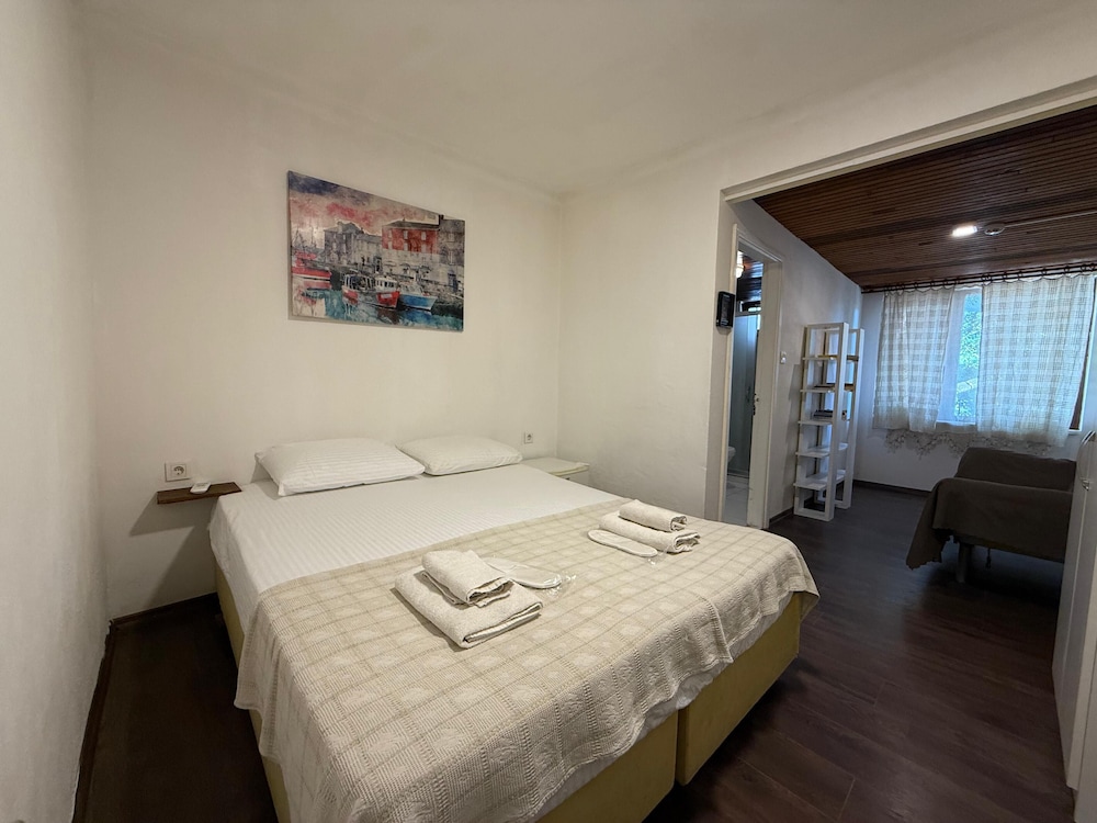 Room 6 photo 1