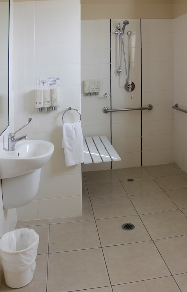 Room, Mobility Accessible photo 2