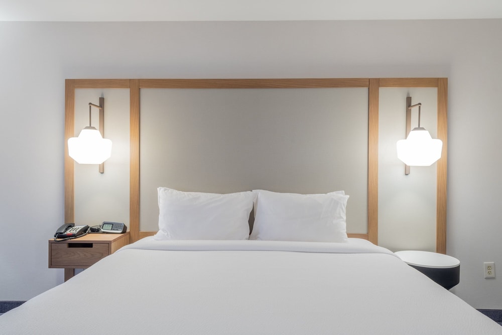 Executive Suite, 1 King Bed (Hearing Accessible) - Photo 2