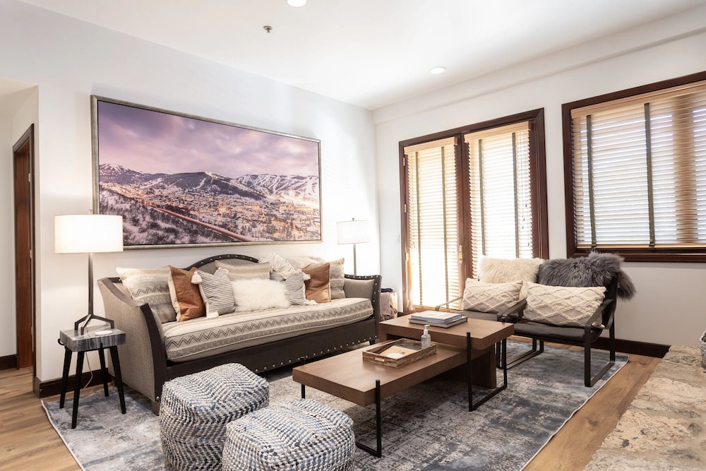 Condo, 2 Bedrooms