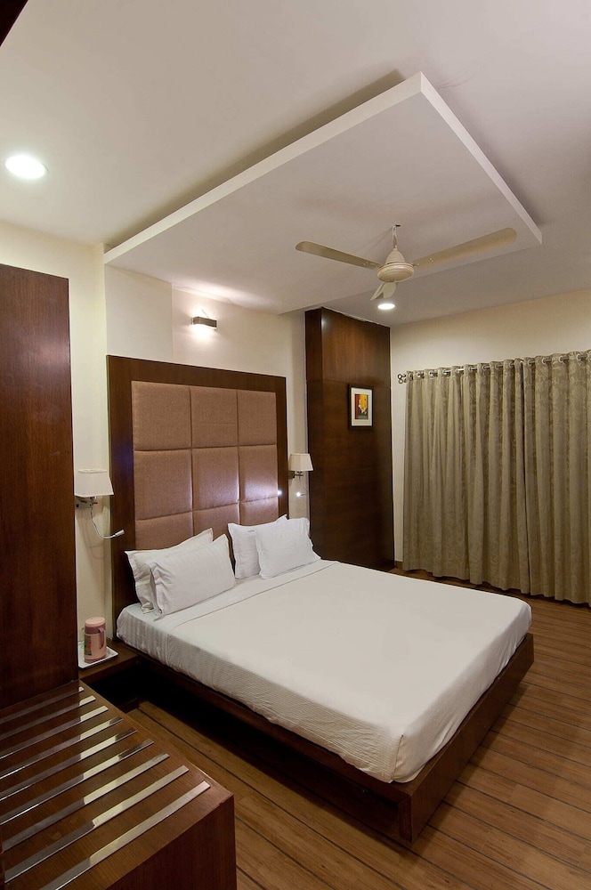 Deluxe Room - Photo 5