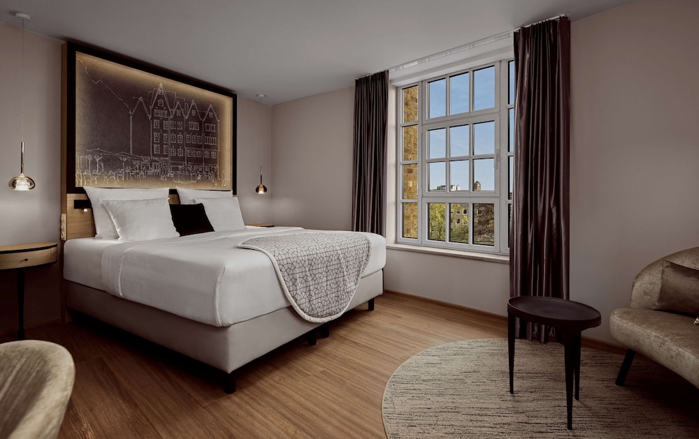Family Suite, 1 King Bed (Connecting Rooms)