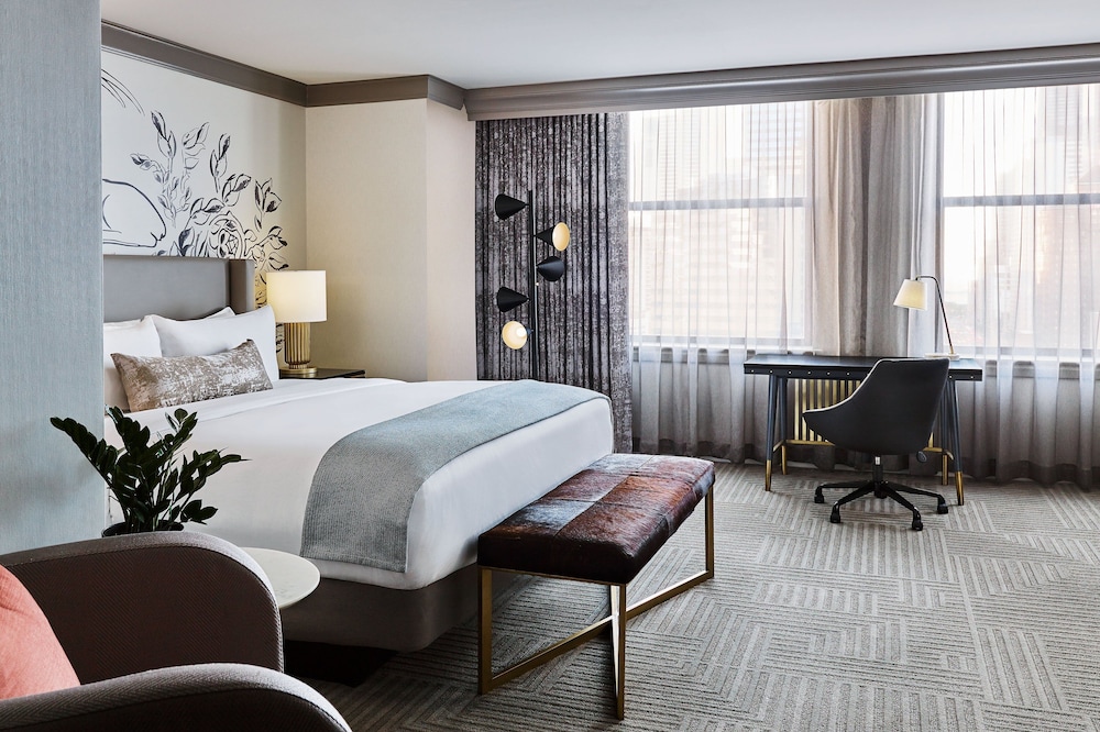 Grand King Room with One King Bed (Non Smoking) thumbnail 5