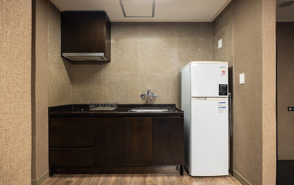 [Chicken PKG] Royal Suite +Breakfast for 2,To Go Box(Fried Chicken),2 Coffee photo 2