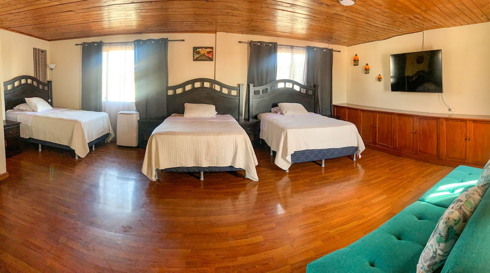 Grand Triple Room photo 2