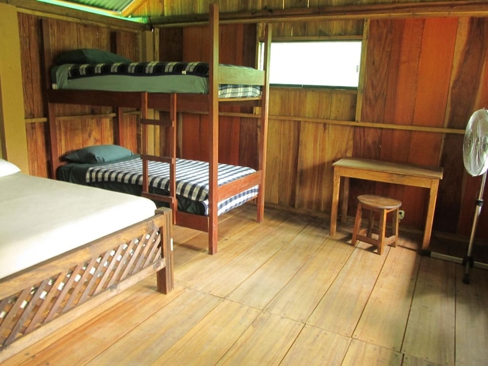 Basic Cabin, Lakeside photo 1