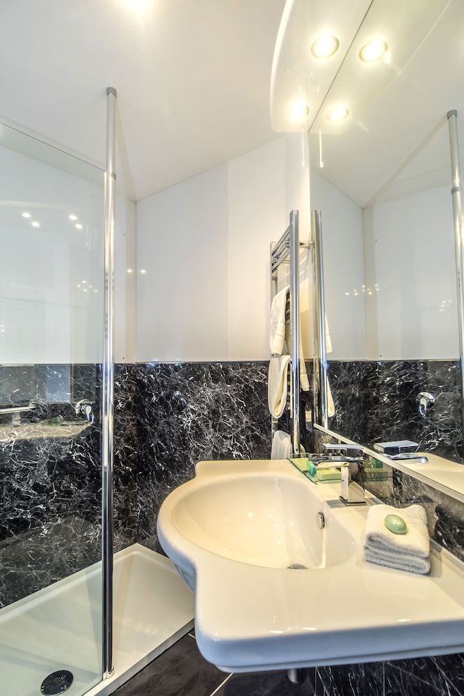 Classic Double or Twin Room photo 3
