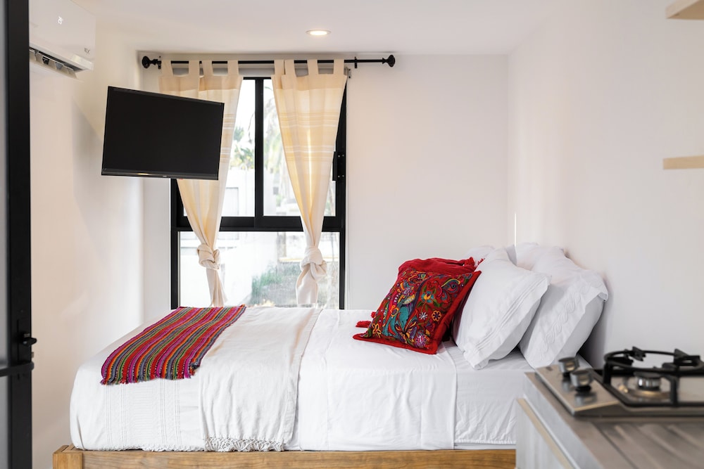 Basic Studio, Kitchenette, City View
