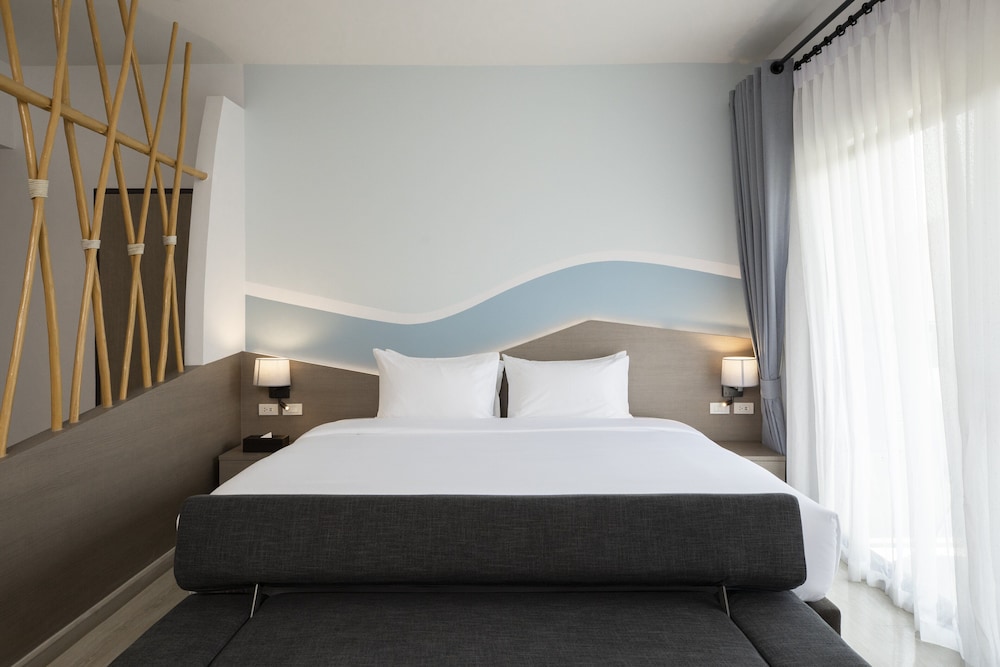 Junior Suite, 1 King Bed - Photo 4