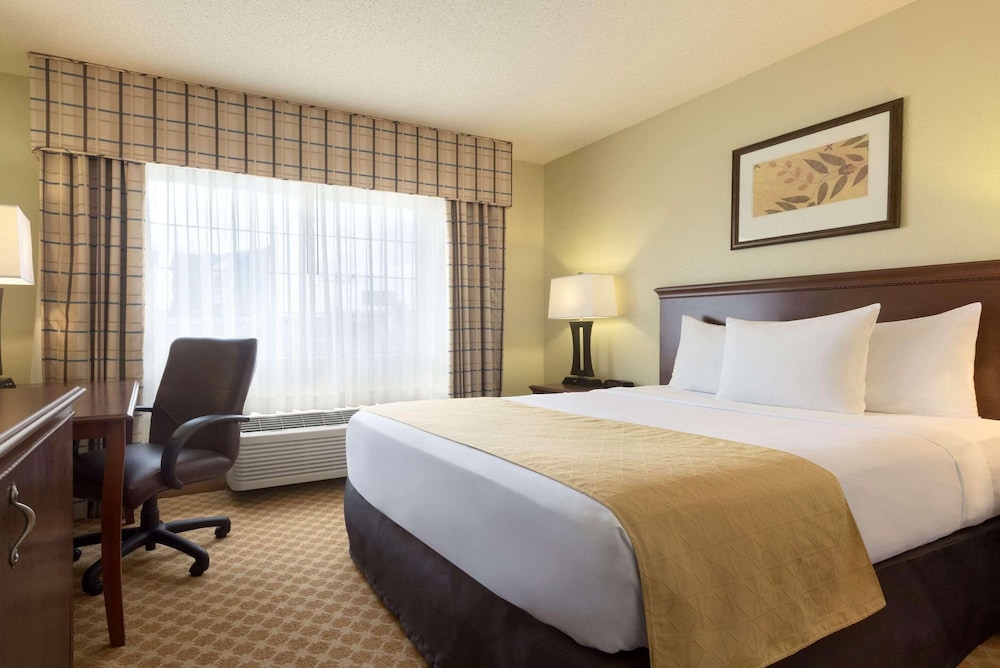 Room, 1 Queen Bed, Accessible, Non Smoking (Roll-in Shower)