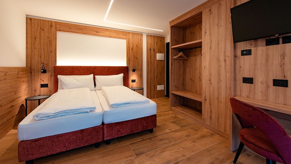 Classic Double or Twin Room, Balcony, Mountain View
