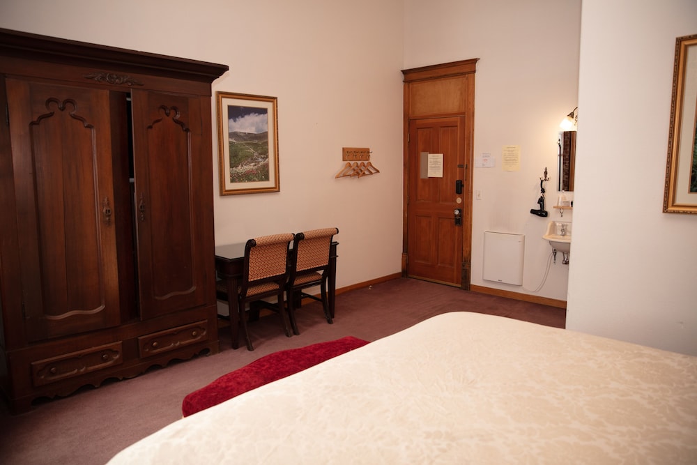Premium Room, 1 King Bed (Soaking Tub, Top Floor) photo 2