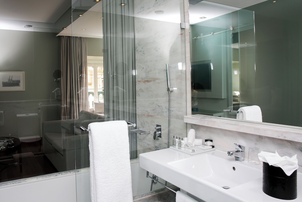 Deluxe Room (2+1 | King Size Bed)