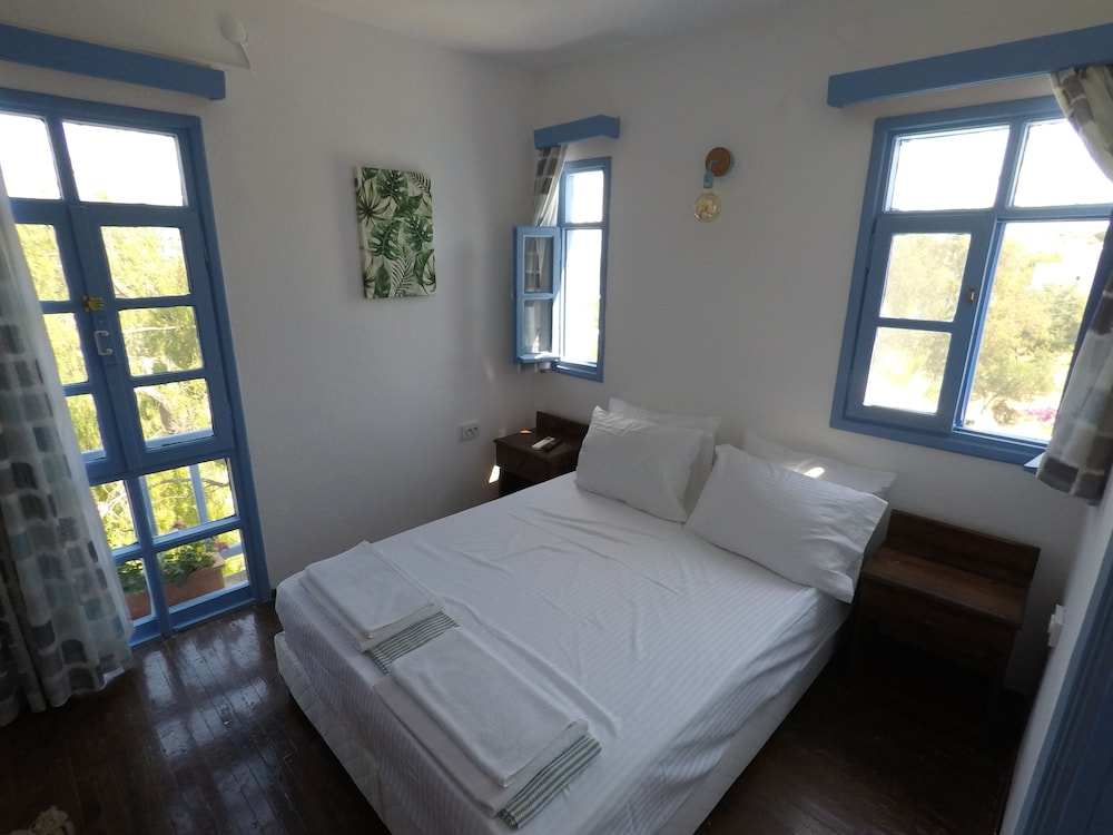 Family Room - Photo 10