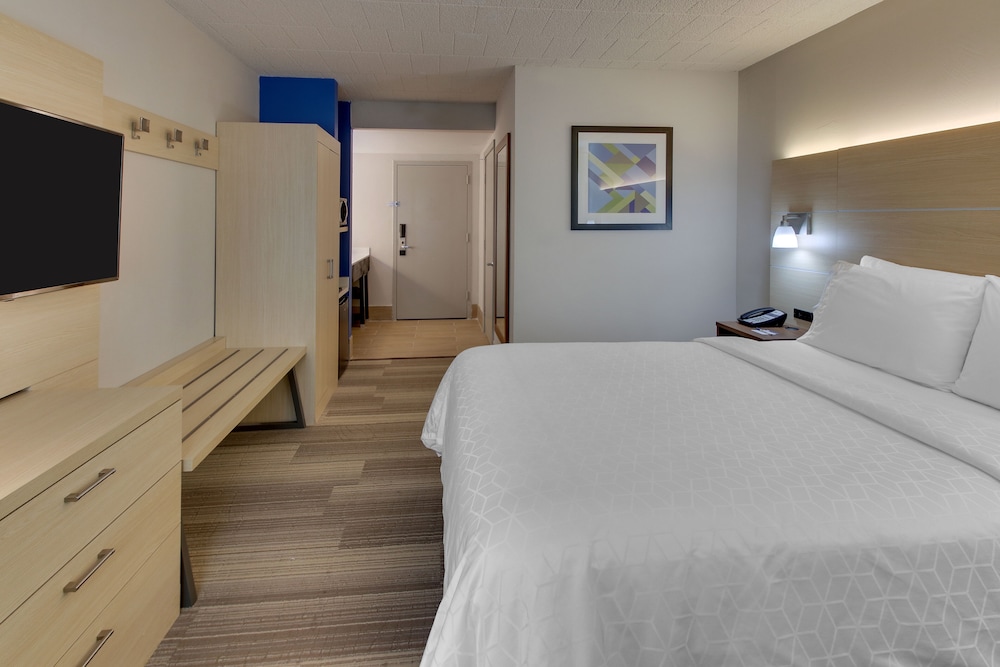 Suite, 1 King Bed, Accessible (Hearing) - Photo 5