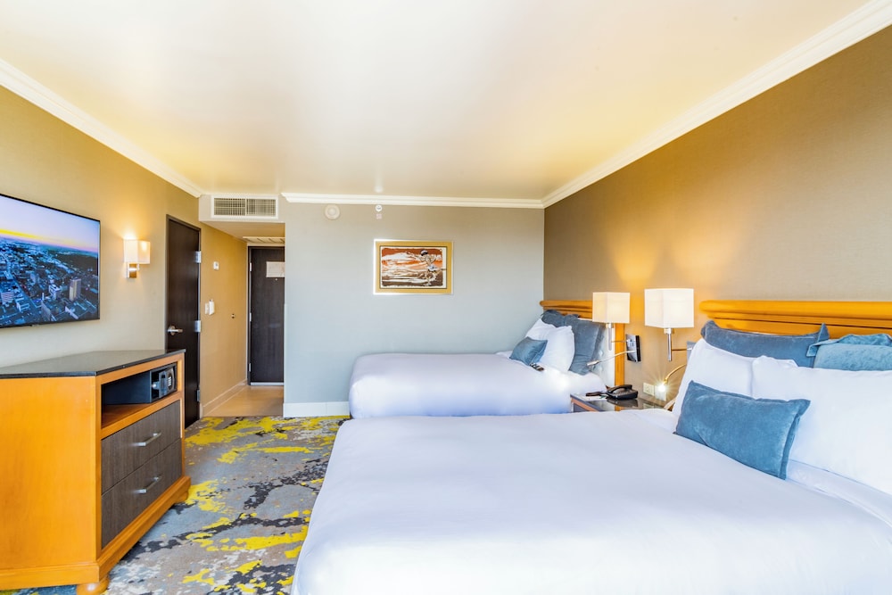 Deluxe Double Room, Balcony - Photo 3