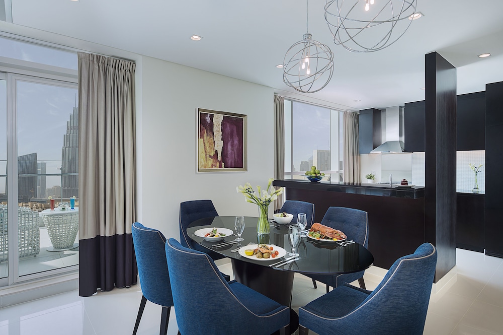 Deluxe Suite, 3 Bedrooms (Burj Khalifa View) photo 2