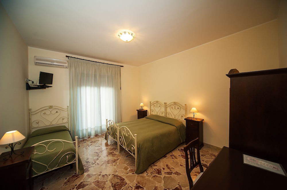 Triple Room photo 2