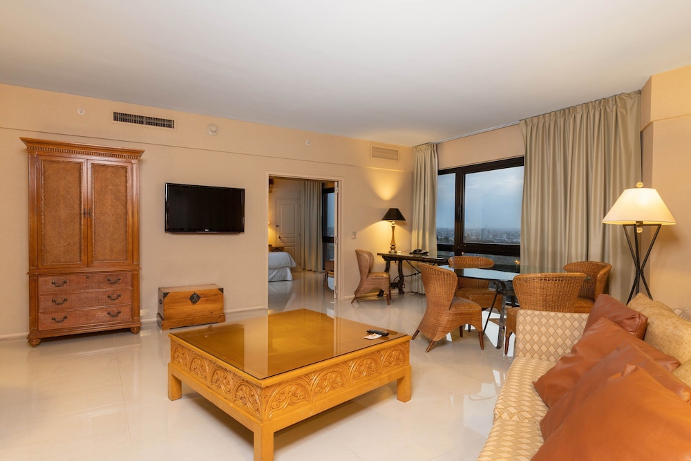 Executive Suite, 1 Bedroom, City View photo 3