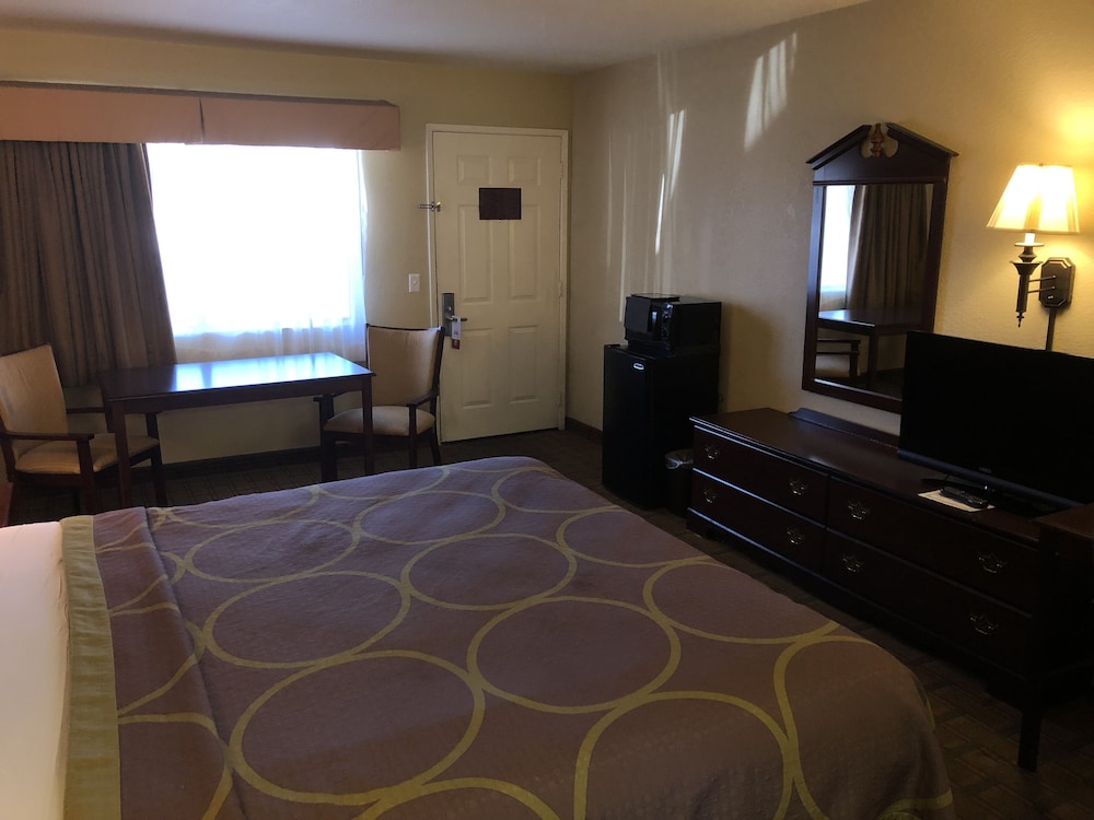 Room, 1 King Bed, Accessible, Non Smoking (Mobility/Hearing) - Photo 2