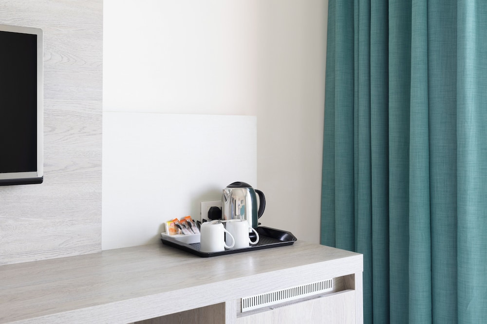 Standard Room, Balcony, Partial Sea View - Photo 6