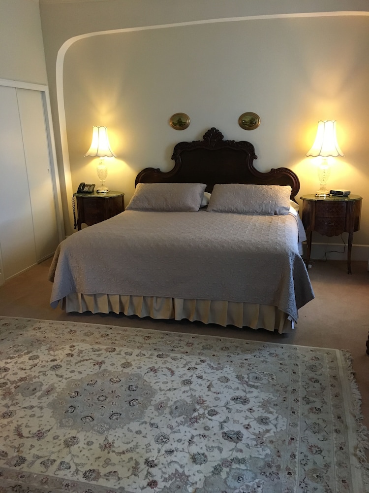 Deluxe Suite, 1 King Bed, Refrigerator & Microwave, Ground Floor photo 3