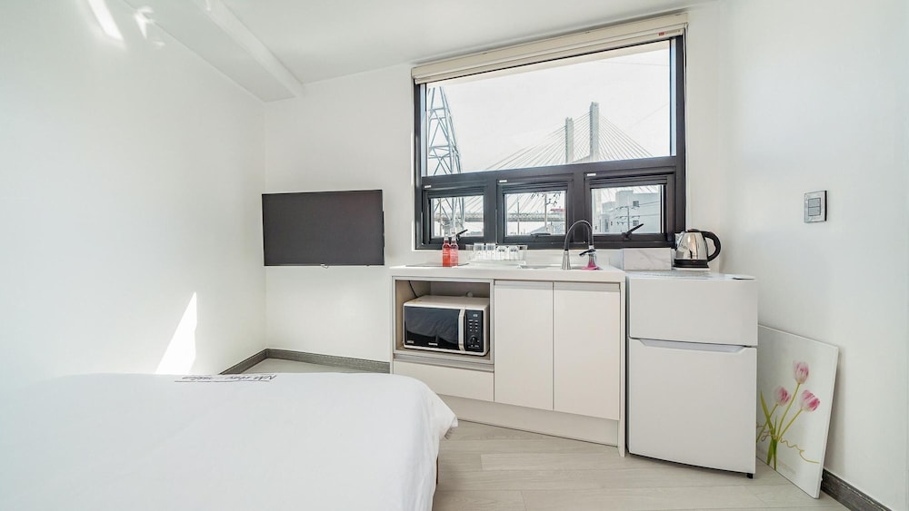 Basic Room, 1 Bedroom (301) - Photo 4