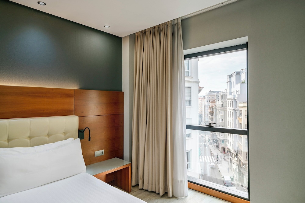 Deluxe Double Room (Views, Extra Bed) - Photo 3