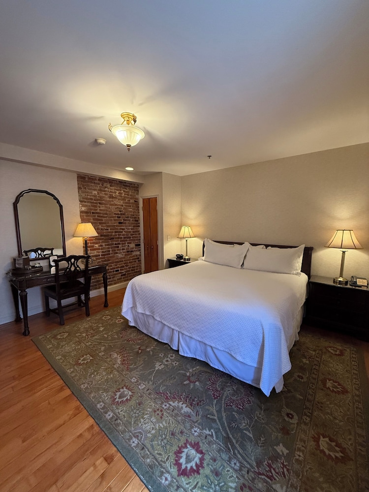 Deluxe Room, 1 King Bed (Jacuzzi King)