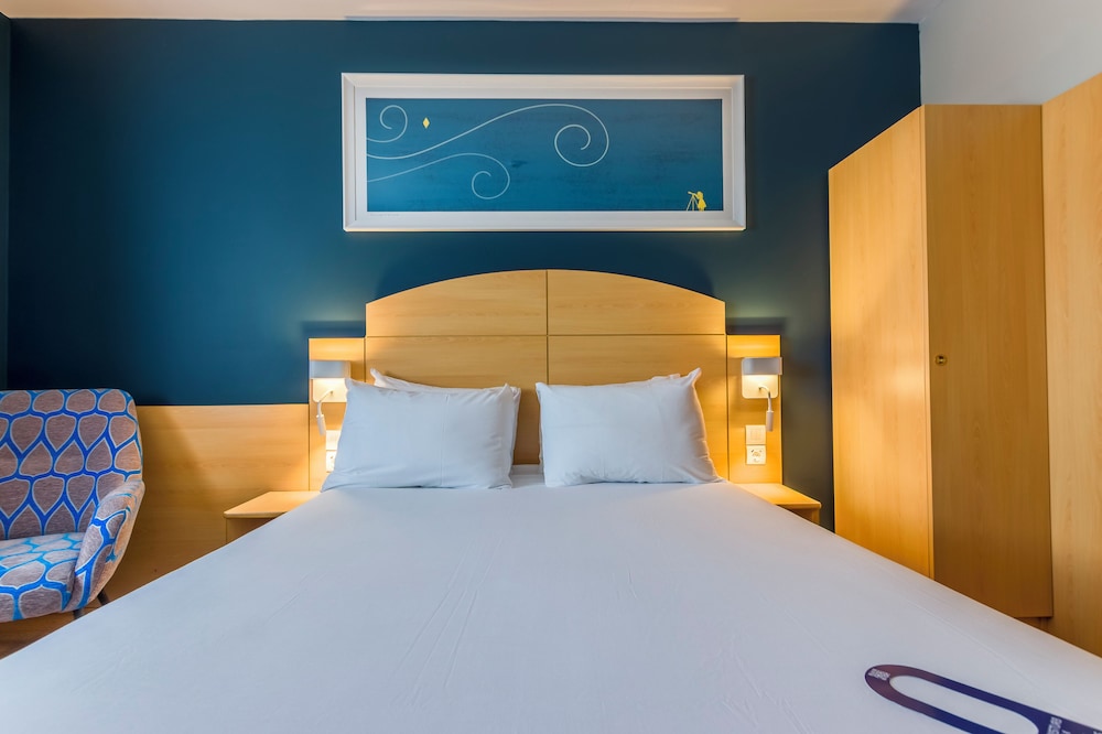 Room - Photo 10