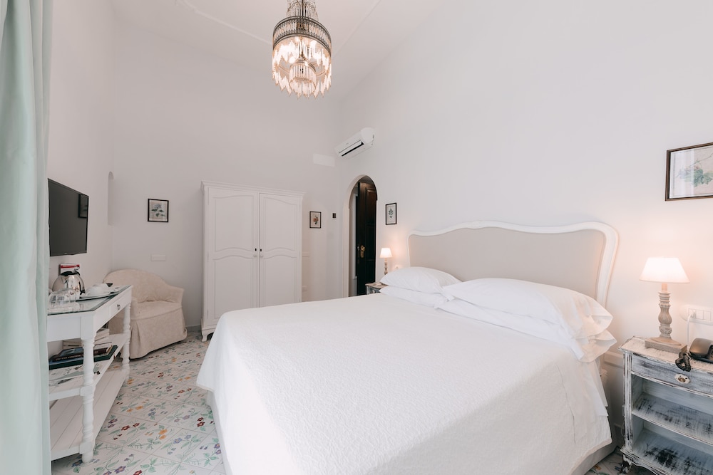 Basic Double or Twin Room - Photo 2