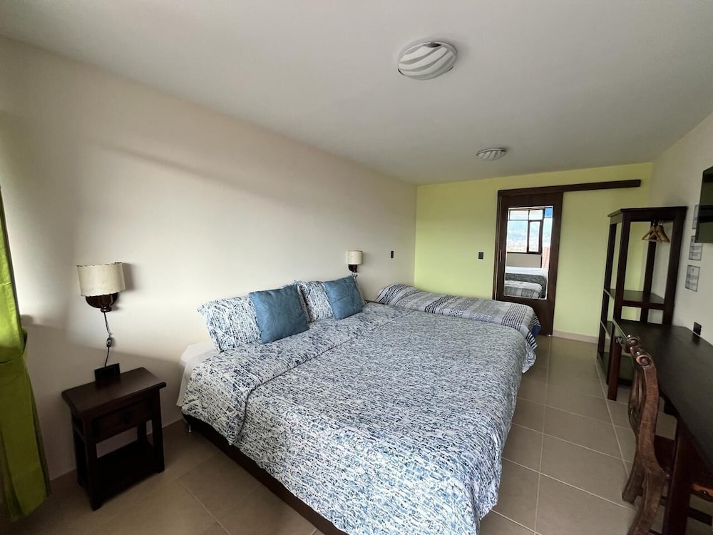 Deluxe Triple Room photo 2