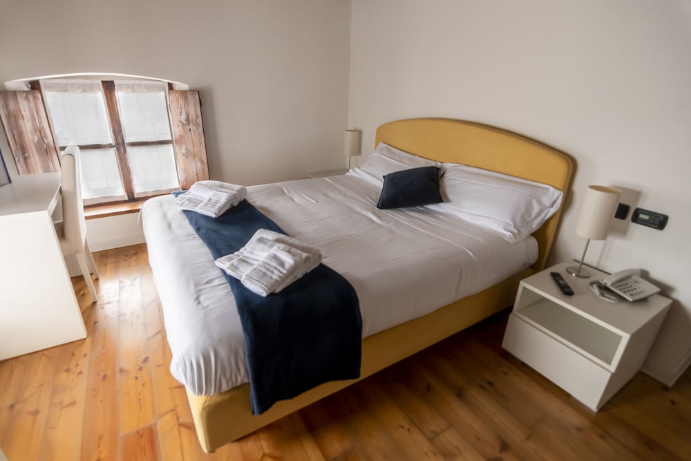 Double Room - Photo 9
