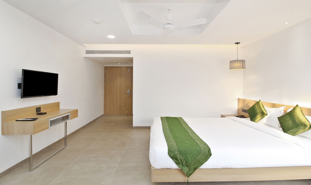 Deluxe Room, Multiple Beds - Photo 5