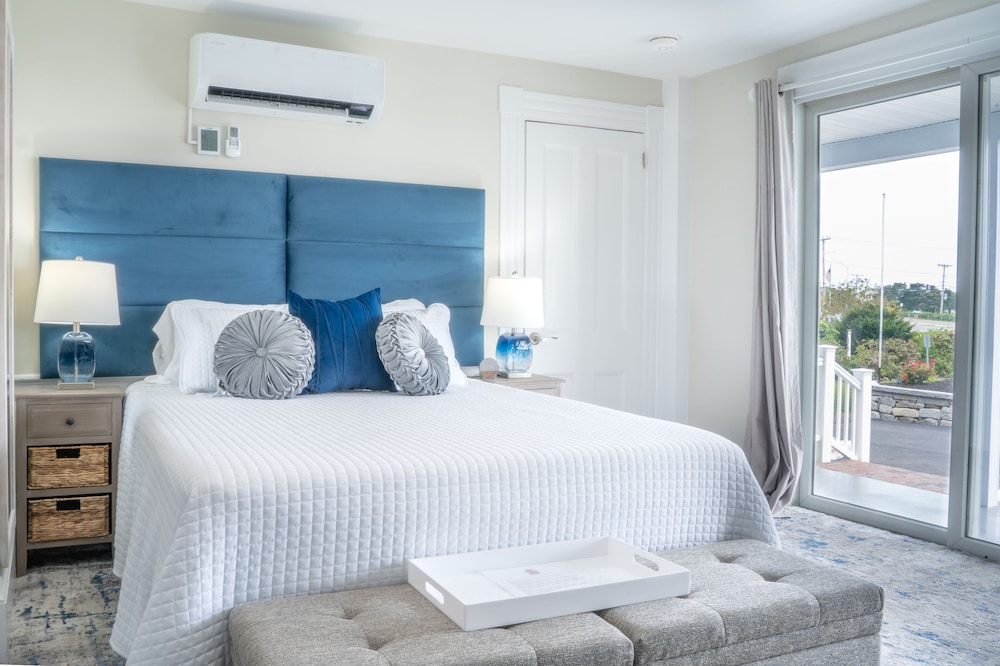 Oceanfront Queen Partial View