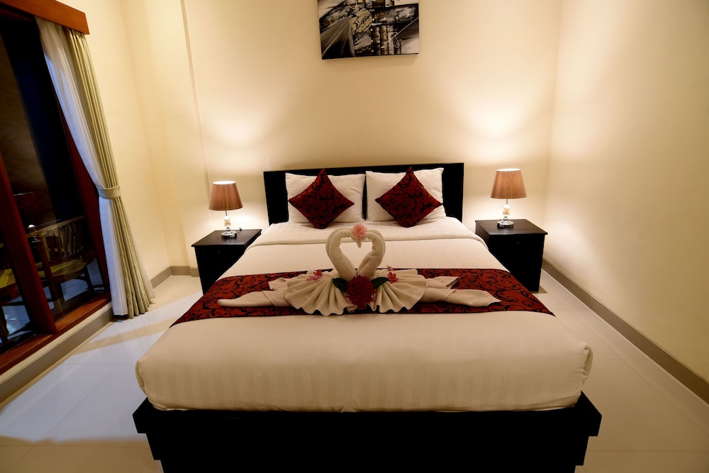 Superior Double or Twin Room, Balcony, Pool View photo 3