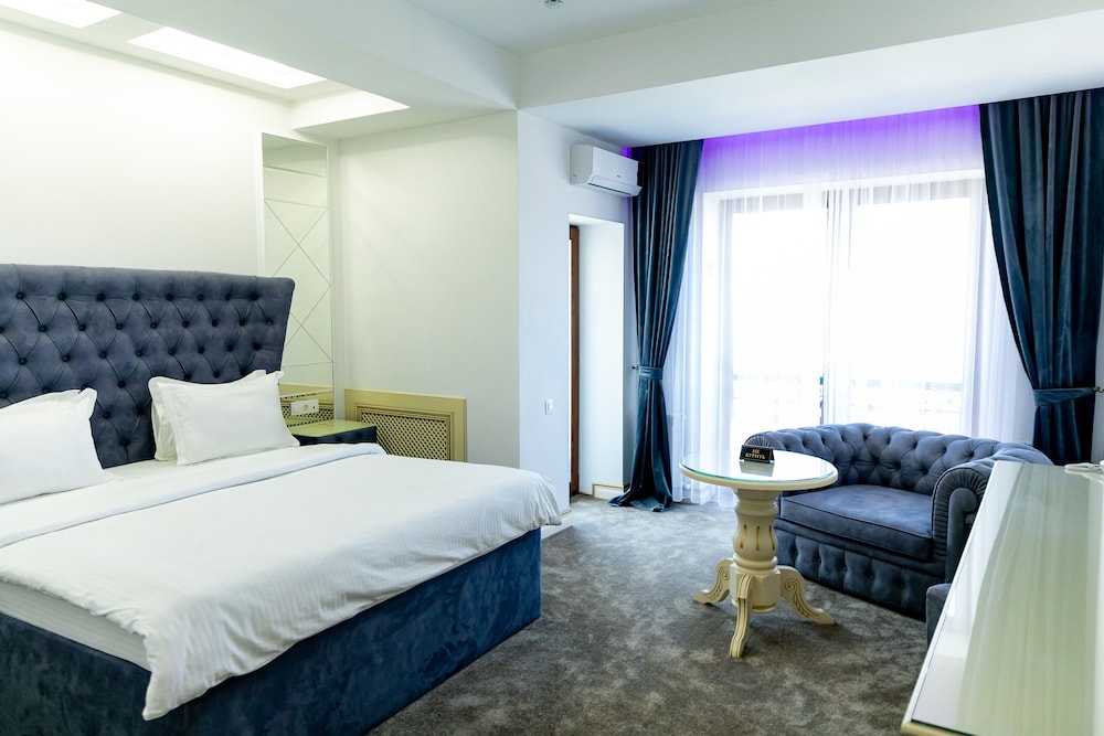 Deluxe Triple Room, Balcony photo 2