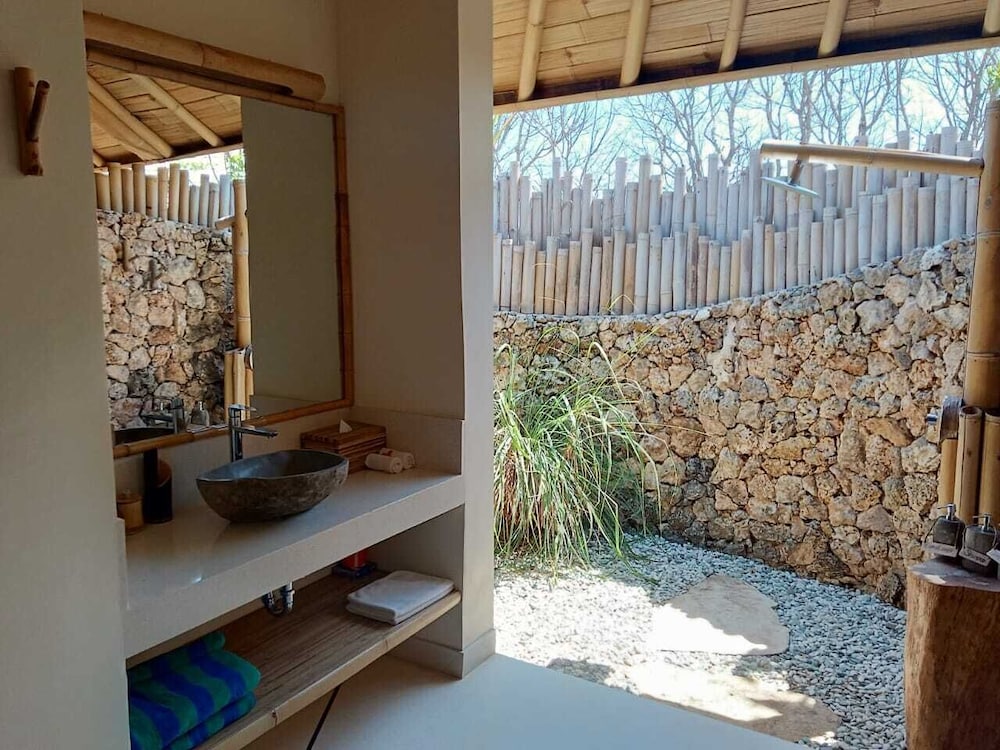Pool Pavilion - Photo 3