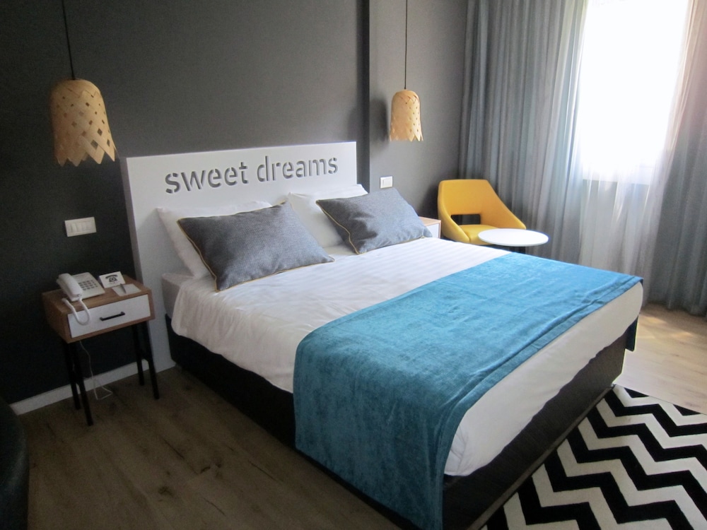 Deluxe Room - Photo 1