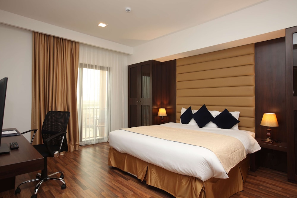 Suite, 2 Bedrooms, Sea View (Diplomatic,3 Single, 1 King) photo 1