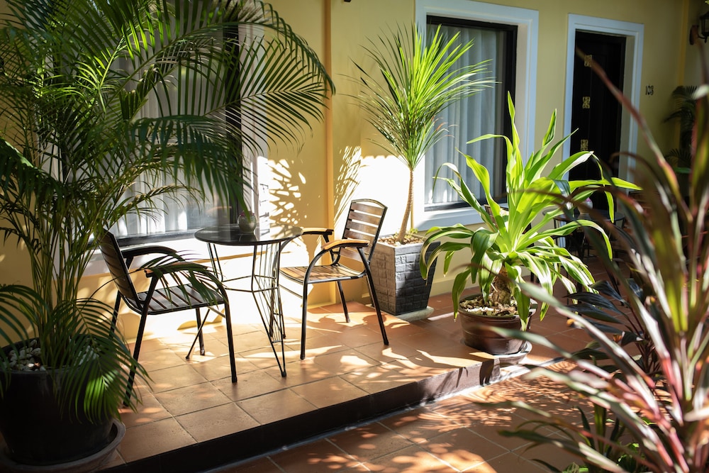 Deluxe Triple Room - Photo 11