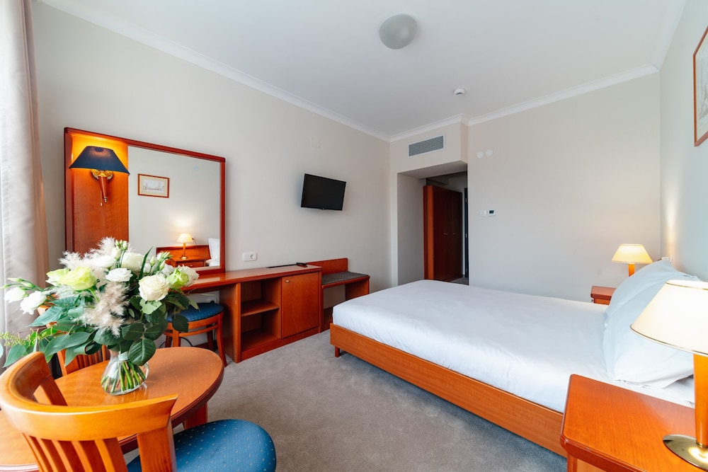 Standard Double or Twin Room, 2 Twin Beds photo 3