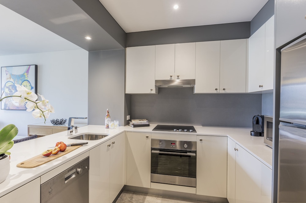 Superior Suite, 1 Bedroom, Balcony (Floors 4-9, Kitchen) - Photo 2