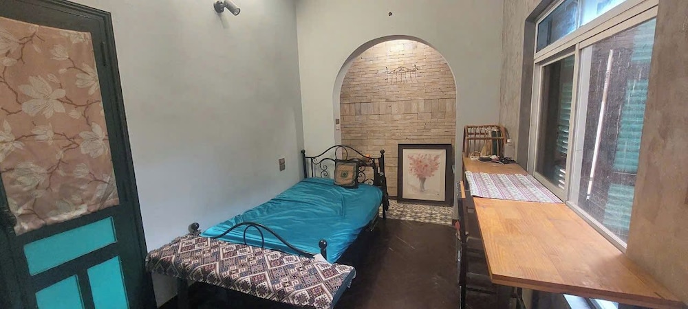Economy Room, Courtyard View photo 1