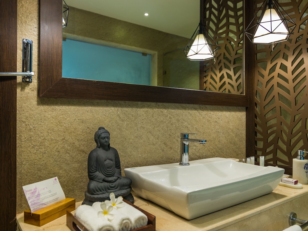 Executive Suite with Balcony photo 3