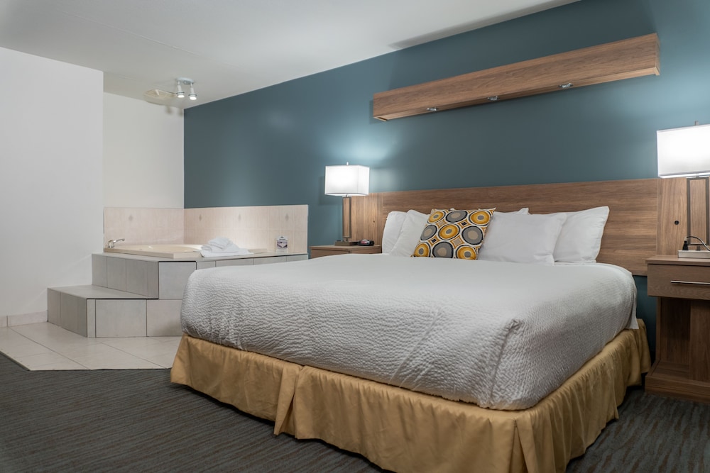 Standard Room, 1 King Bed (Jacuzzi) photo 2