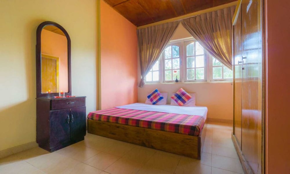 Standard Double Room, 1 Queen Bed, Private Bathroom, Hill View photo 1