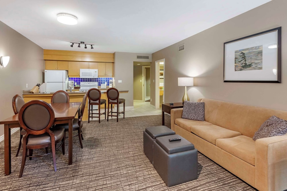 Suite, Non Smoking (2 King Beds, Efficiency, Upgrade) - Photo 5